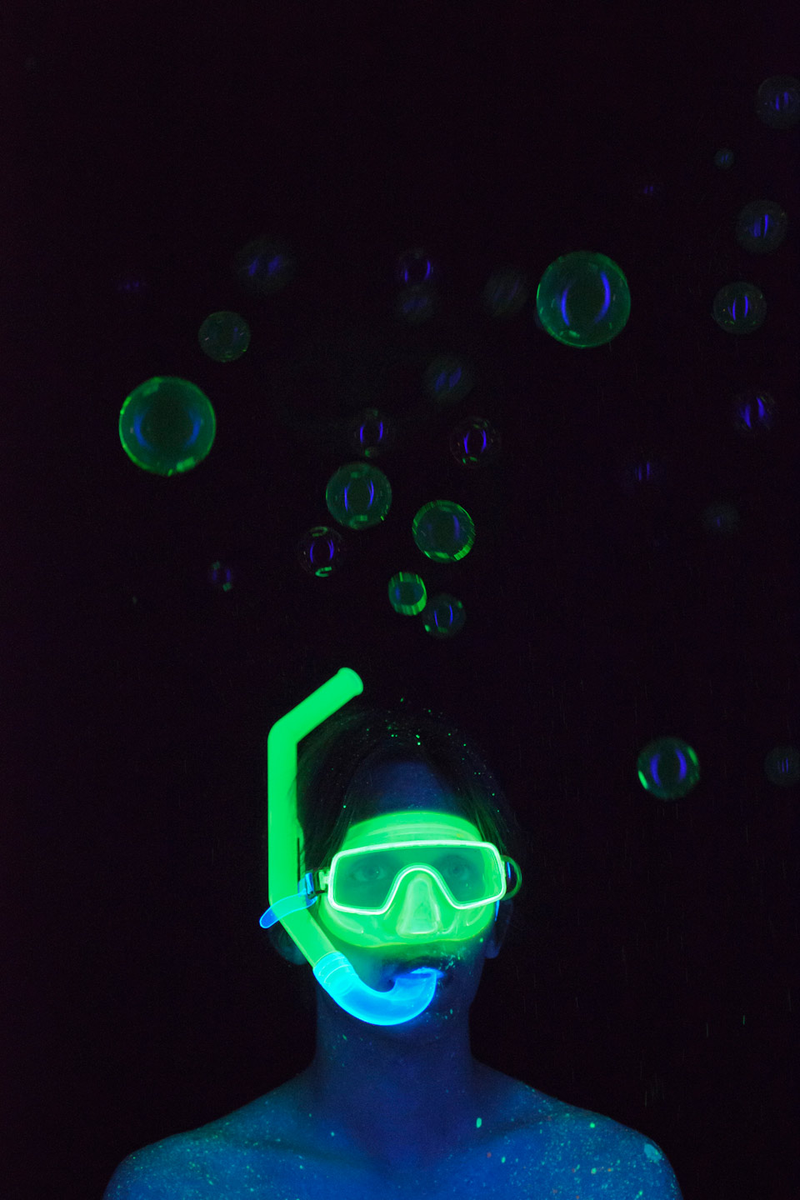 Illustration for article titled 10 Psychedelic Blacklight Portraits